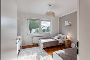 2 bedrooms, iron/ironing board, free WiFi, bed sheets