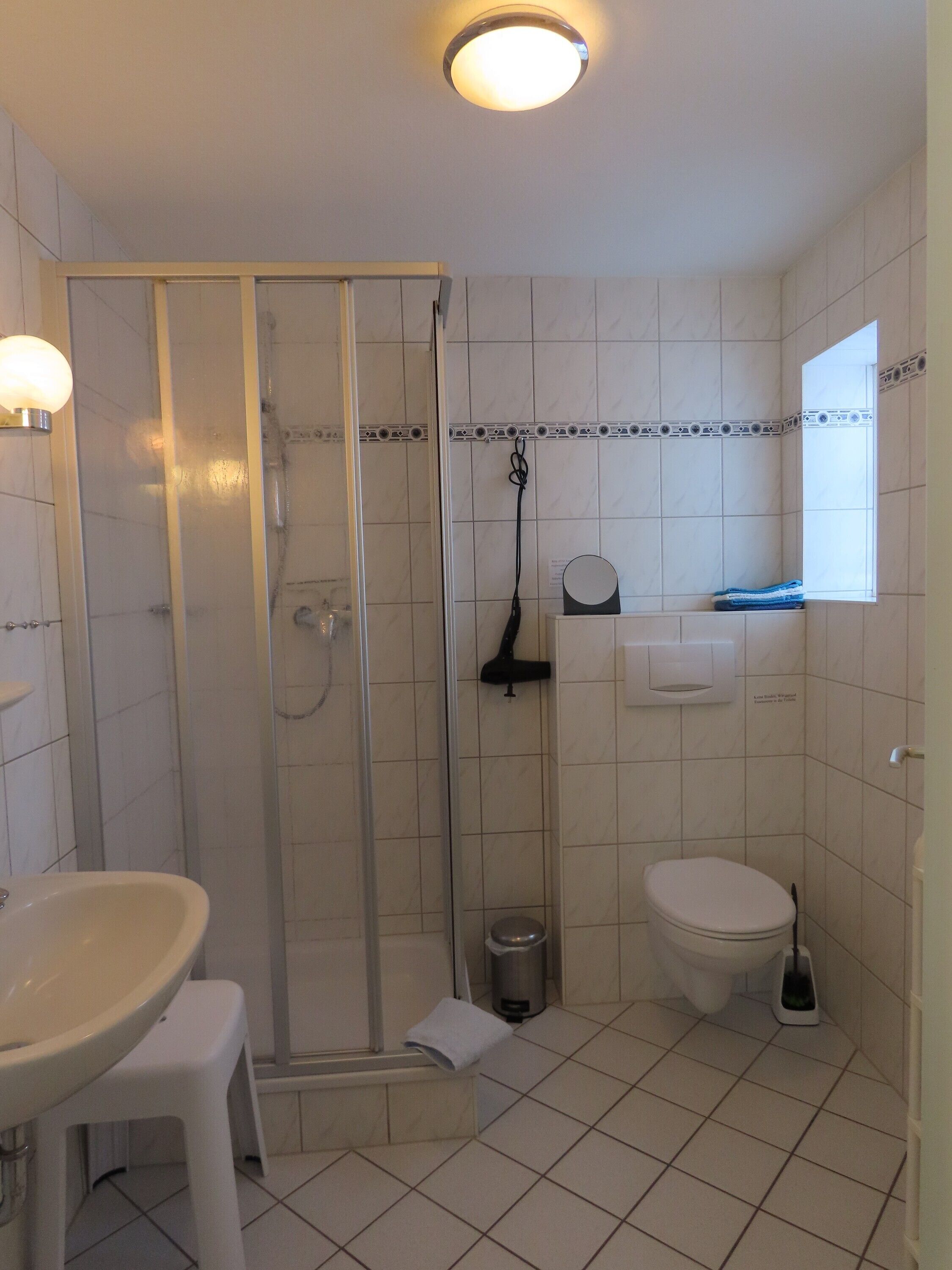 Bruser, hårtørrer, håndklæder