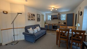 TV, DVD player, stereo - Large courtyard with lawn, garden shed and terrace, WLAN (Ockholm)