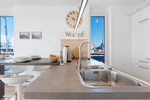 Fridge, oven, stovetop, dishwasher