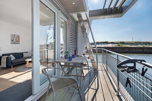 Boat "Sutje" with Sea View, Private Terrace & Wi-Fi