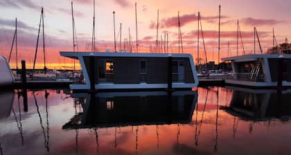 Hausboot 'Sutje' mit Meerblick, privater Terrasse und WLAN
