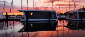 Houseboat 'Sutje' with Sea View, Private Terrace and Wi-Fi