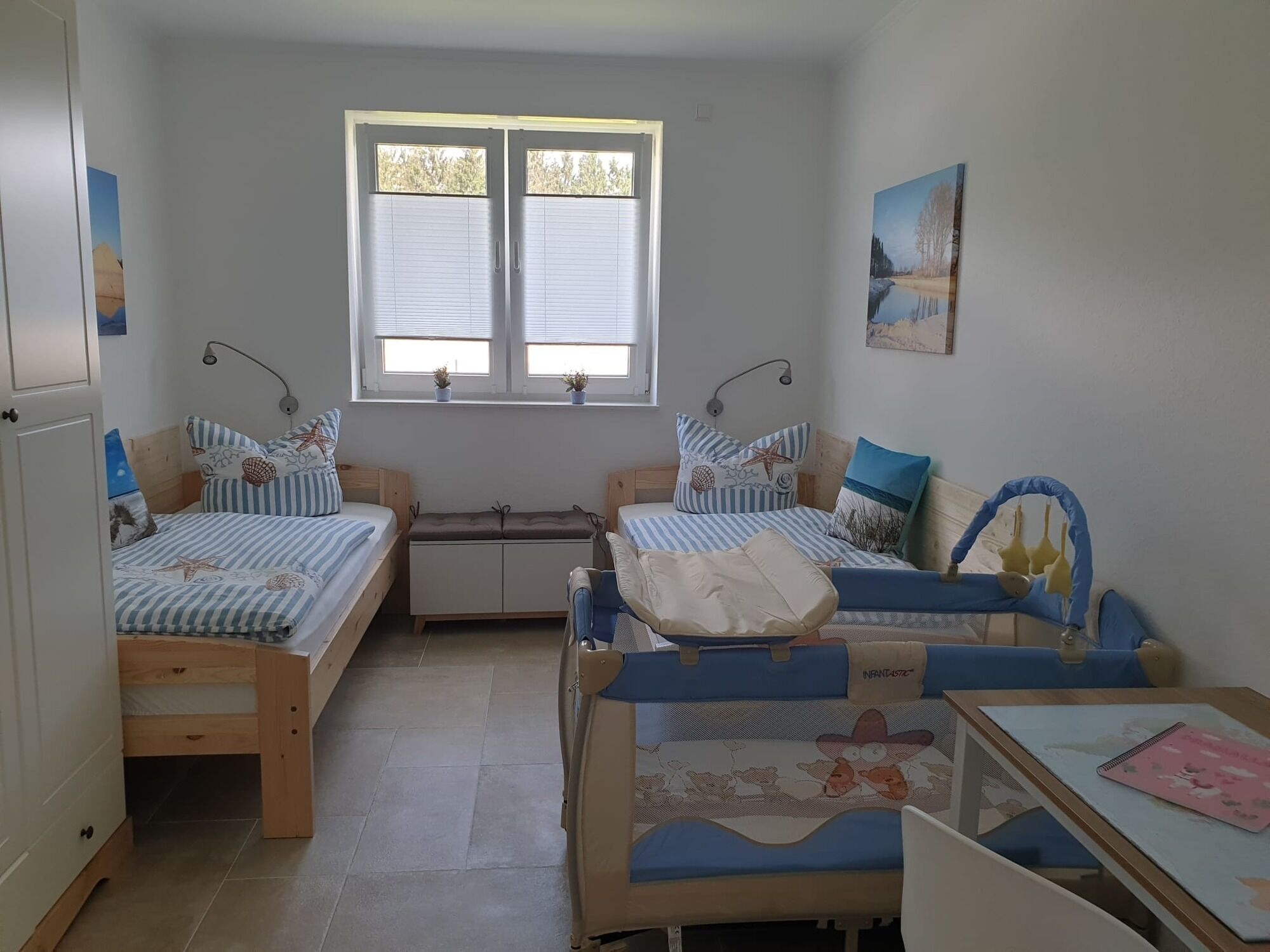 3 slaapkamers, een strijkplank/strijkijzer, gratis wifi, beddengoed