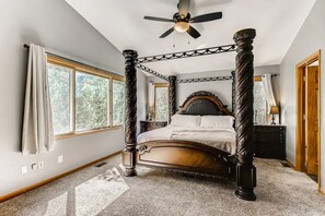 4 عدّة غرف نوم ومكتب ومكواة/لوح كي وسرير سفر