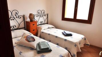 2 Schlafzimmer, BĂŒgeleisen/BĂŒgelbrett, kostenloses WLAN, BettwĂ€sche
