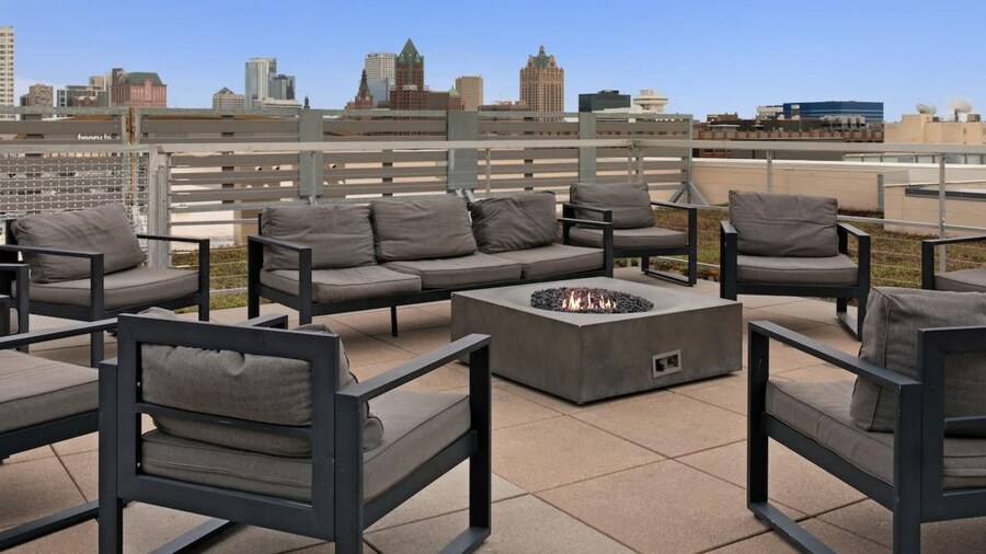 Kasa Relax in Your Spacious 1BD Pet Friendly Milwaukee