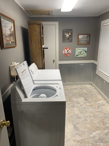 Recent Remodel 2-bedroom 1 bath.  Minutes  from Steve N Wilson Raft Creek WMA