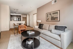 Télévision, chaîne hi-fi