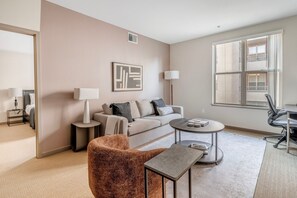 Télévision, chaîne hi-fi