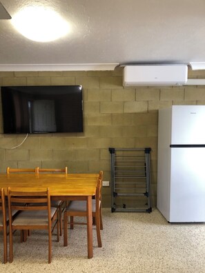Dining - Pattison Unit 4 (Emu Park)