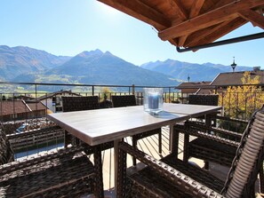 Outdoor dining - Stylish penthouse with stunning views (Piesendorf)