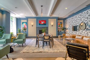 Interior - Clean U Street 1BR w/ Gym & Rooftop, nr Metro & Dining, by Blueground (Washington, D.C.)