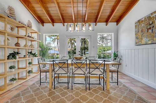 Spacious Villa with Pool, BBQ Near Marlins Stadium