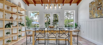 Spacious Villa with Pool, BBQ Near Marlins Stadium