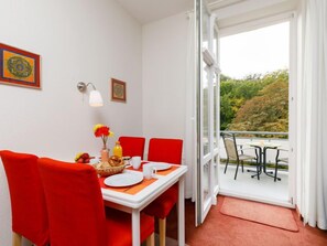 Outdoor dining - Zinnowitzer Hof App.16 by Interhome (Zinnowitz)