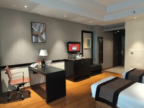 Deluxe Room Double or Twin | Skrivebord, skrivebord for bærbar PC, wi-fi (inkludert) og sengetøy