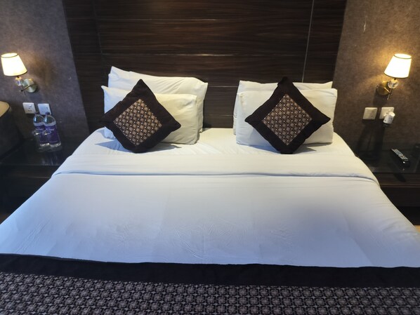 Premium Room Double or Twin with Bath Tub | Skrivebord, skrivebord for bærbar PC, wi-fi (inkludert) og sengetøy