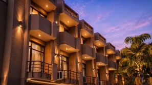 Deluxe Room with Balcony | Tiện nghi, dịch vụ nơi lưu trú