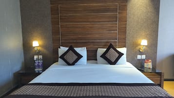 1 bedroom, desk, laptop workspace, free WiFi