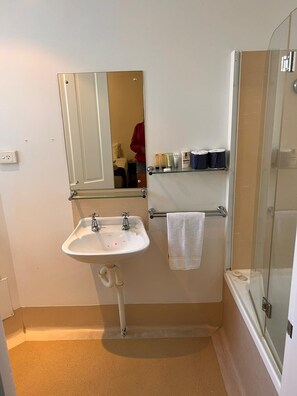 Hårføner, håndklær, såpe og toalettpapir