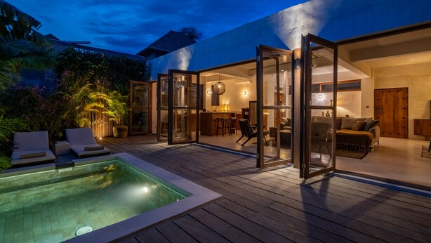 A modern house with an open-plan living area, a pool, and a wooden deck. - Nowhere Villa (Pecatu)