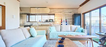 滑り台ブランコ砂場のあるペットと過ごせる夕日の��美しい宿。