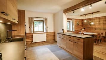 Fridge, oven, dishwasher, toaster