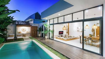 Outdoor pool, sun loungers