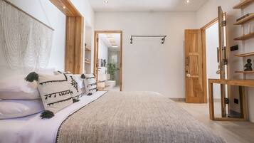 Vila luxo, 2 quartos, vista para o jardim | 2 quartos, escrivaninha, cortinas blackout