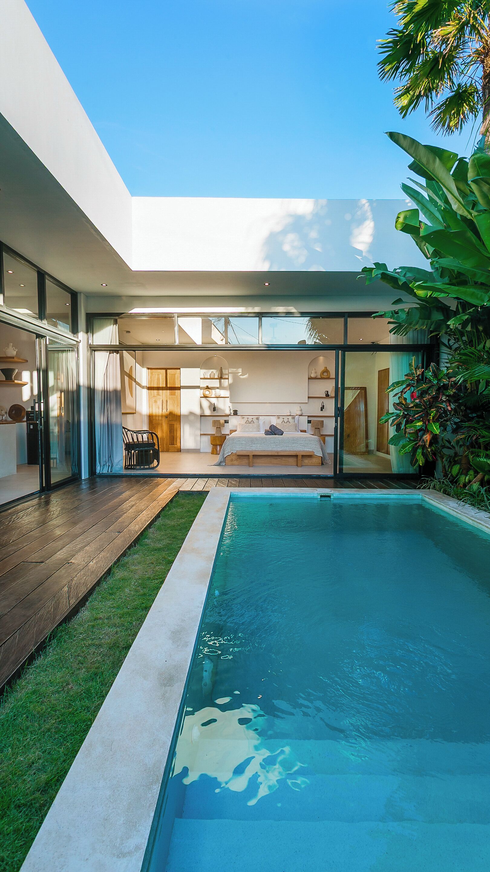 Outdoor pool, sun loungers