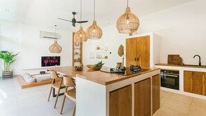 Deluxe Villa, 2 Bedrooms, Garden View | Private kitchen | Fridge, stovetop, electric kettle, blender - Jardin Villa by Betterplace (Pecatu)