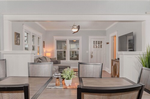 Bright and Airy Bungalow - 4 Bed 1 Bath