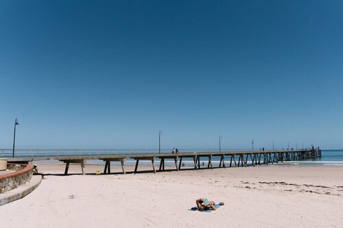 LUX Glenelg - Pool, 4BD, 3BA, Sleeps 13