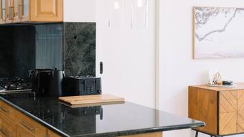 Coffee/tea maker, fridge, microwave, oven