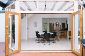 Dining - LUX Glenelg - Pool, 4BD, 3BA, Sleeps 13 (Glenelg South)