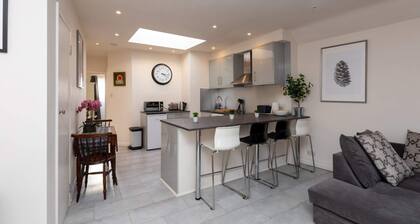 Bright & Contemporary 1bedroom Annexe - Herne Hill!