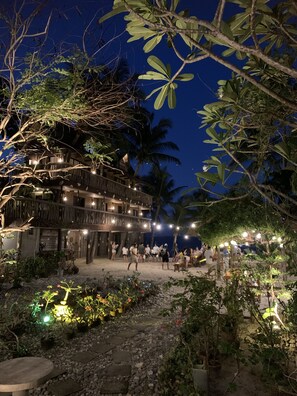 Exterior - Bamboo House Beach Lodge & Restaurant (Puerto Galera)