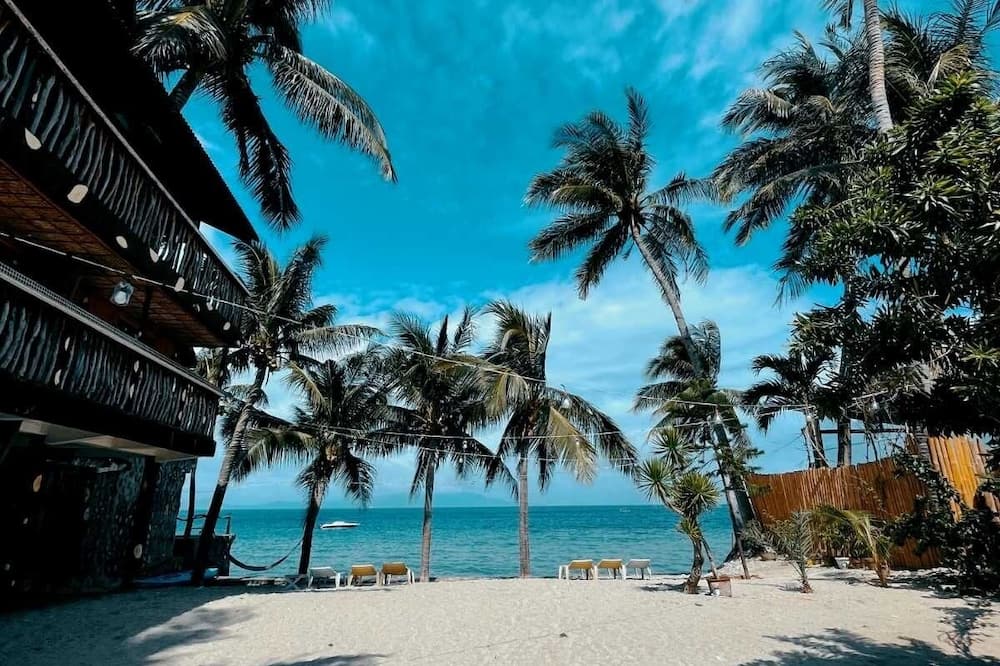 Bamboo House Beach Lodge & Restaurant