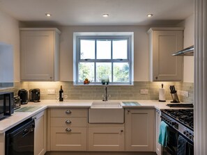 Fridge, dishwasher, electric kettle, toaster - Ayr Farmhouse (St Ives)