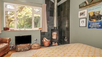 2 bilik tidur, dihias secara berasingan