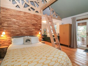 2 Schlafzimmer, individuell dekoriert, individuell eingerichtet
