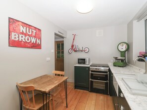 Ferienhaus | Eigene Küche | Kühlschrank, Wasserkocher, Toaster, Kochgeschirr/Geschirr/Besteck