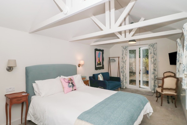Cottage | 1 bedroom, individually decorated, individually furnished, free WiFi