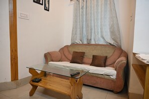 Deluxe Room | Living area - Hotel Priyanka International (Asansol)