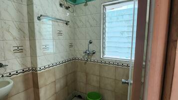 Deluxe Room | Bathroom