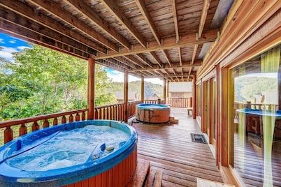 Mountain Majesty by AvantStay | Hot Tubs, Game Room - Sleeps 26