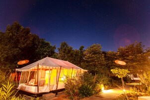 Luxury Tent | In-room safe, desk, bed sheets