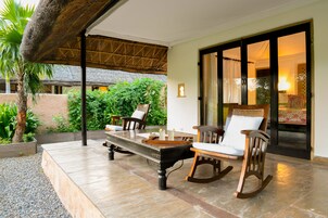 In-room safe, desk, bed sheets