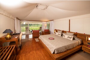 Superior Tent | In-room safe, desk, bed sheets